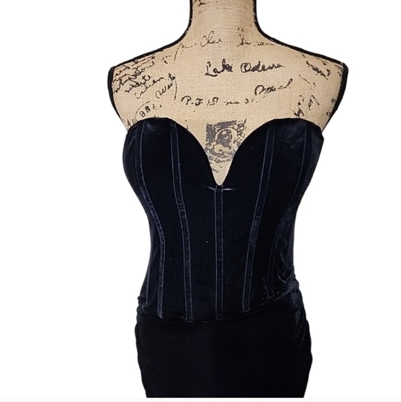 Fashion Nova Corset Velvet Black Maxi Dress. Size Medium - Picture 4 of 10